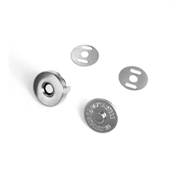 magnetka magneticke zapinani stribrna kabelka